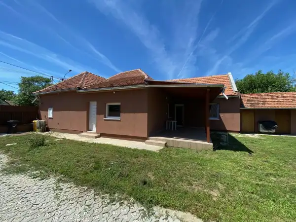 Eladó újszerű családi ház, Békéscsaba 3 szoba 103 m² 55 M Ft