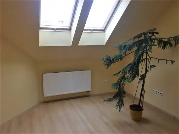 Kiadó iroda, Békéscsaba 1 szoba 17 m² 31 E Ft/hó