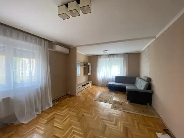 Kiadó panellakás, Békéscsaba 2 szoba 57 m² 100 E Ft/hó