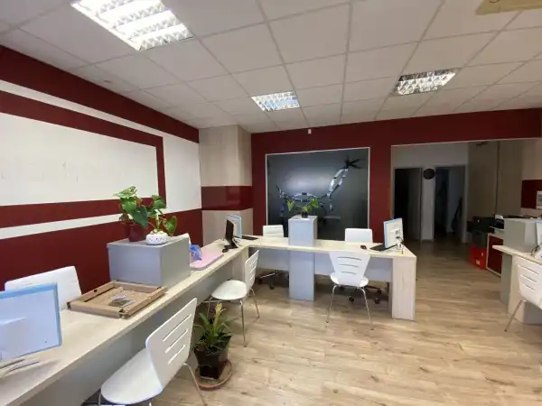 Kiadó üzlet, Békéscsaba 2 szoba 75 m² 300 E Ft/hó + Áfa